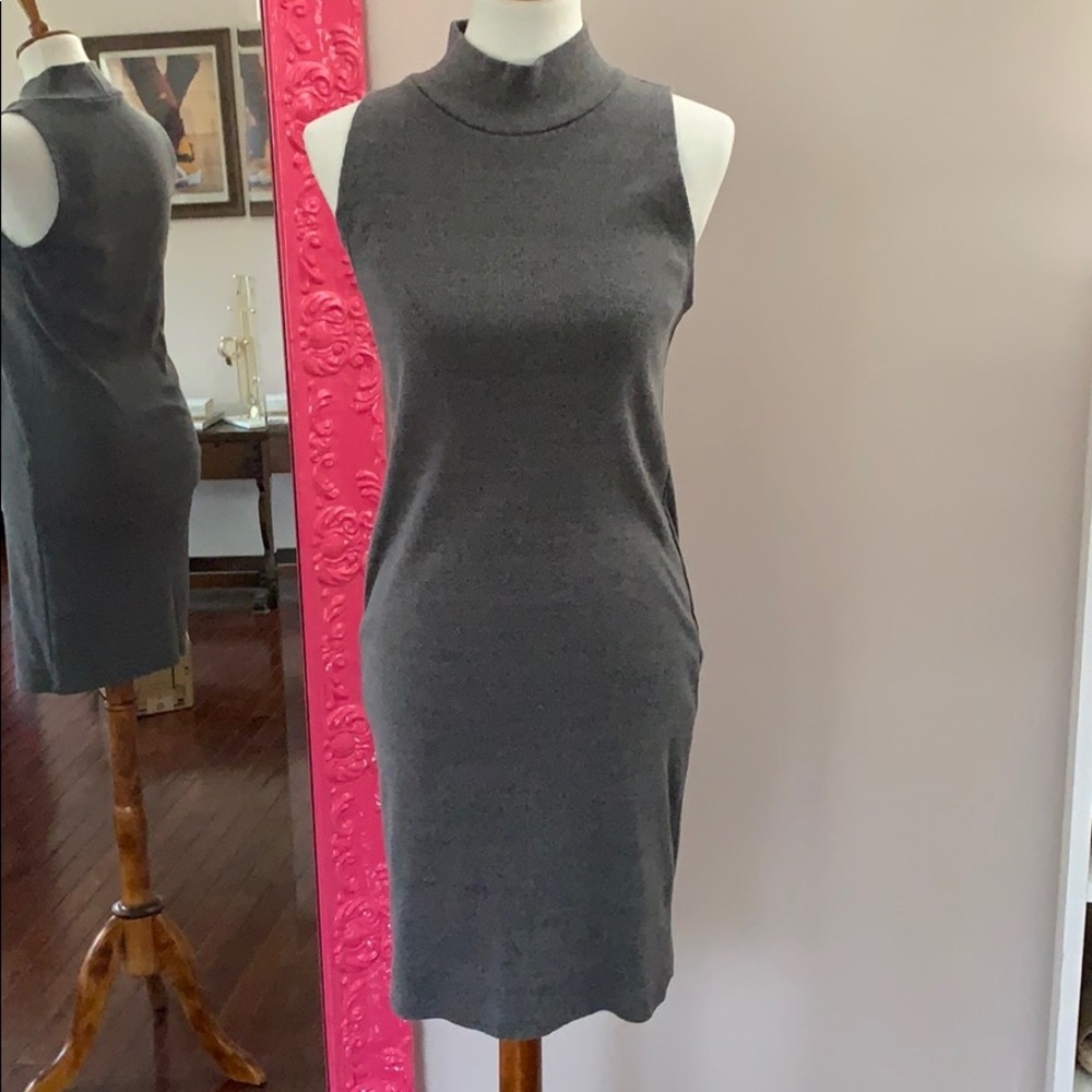Alternative Dress - Picture 3 of 5
